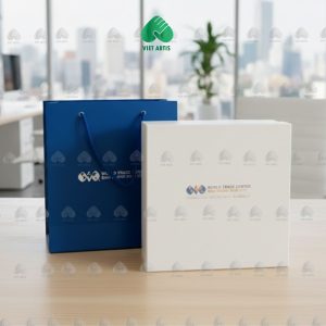 Bộ hộp đựng quà tặng cao cấp kèm túi.