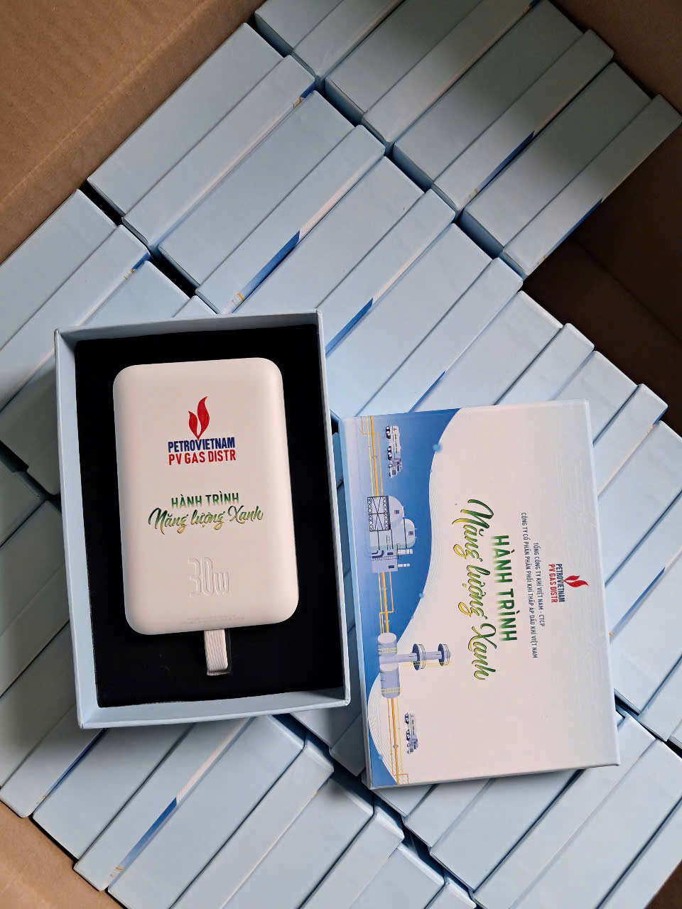 Hộp quà Sạc dự phòng in logo.